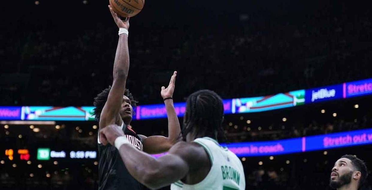 IM电竞最新下载手机版-凯尔特人在比赛中受伤退赛，哈登主帅表示担忧