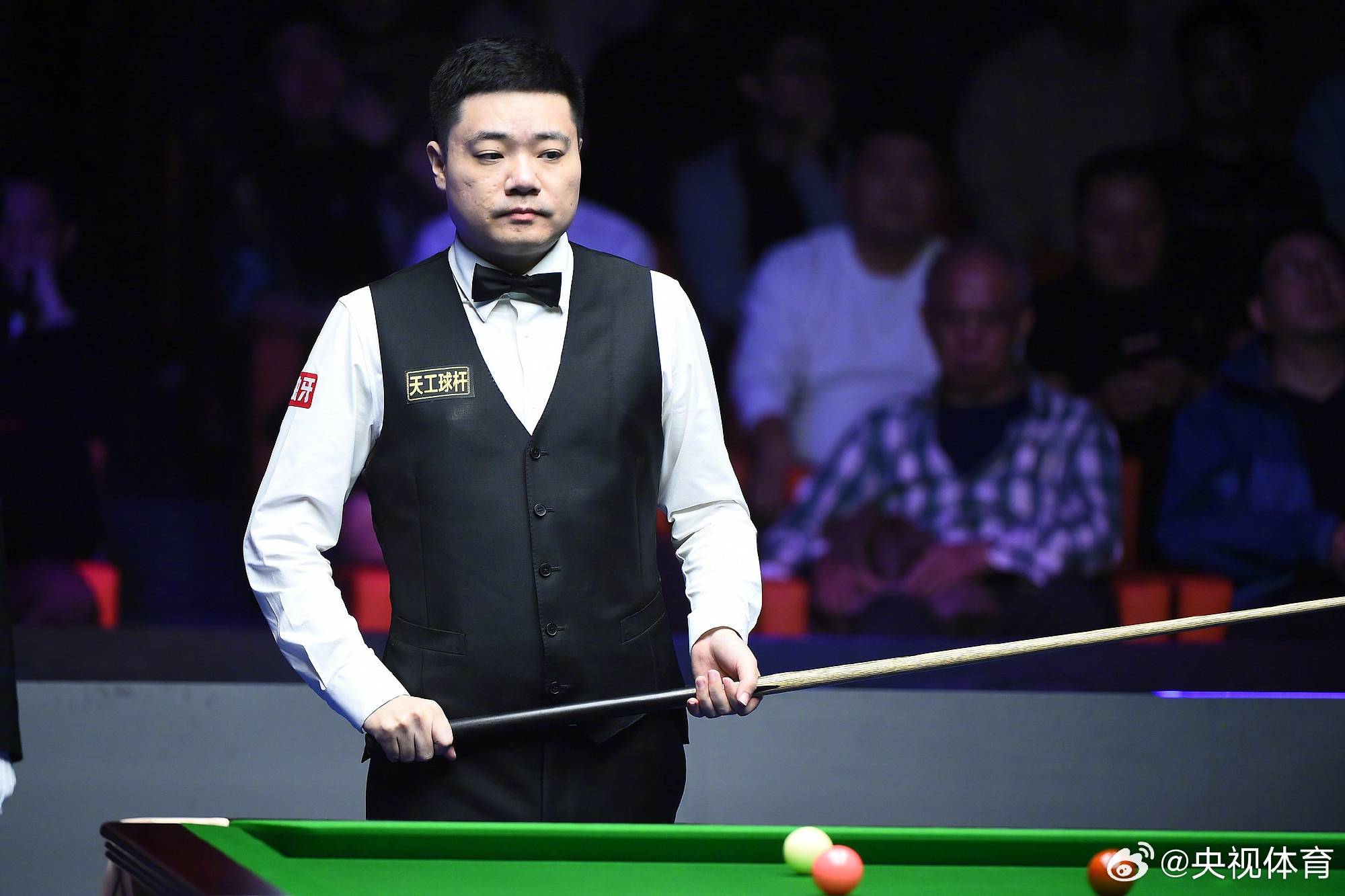 IM电竞最新下载手机版-羽毛球队回归首秀大放异彩，丁俊晖主场球迷高呼名字